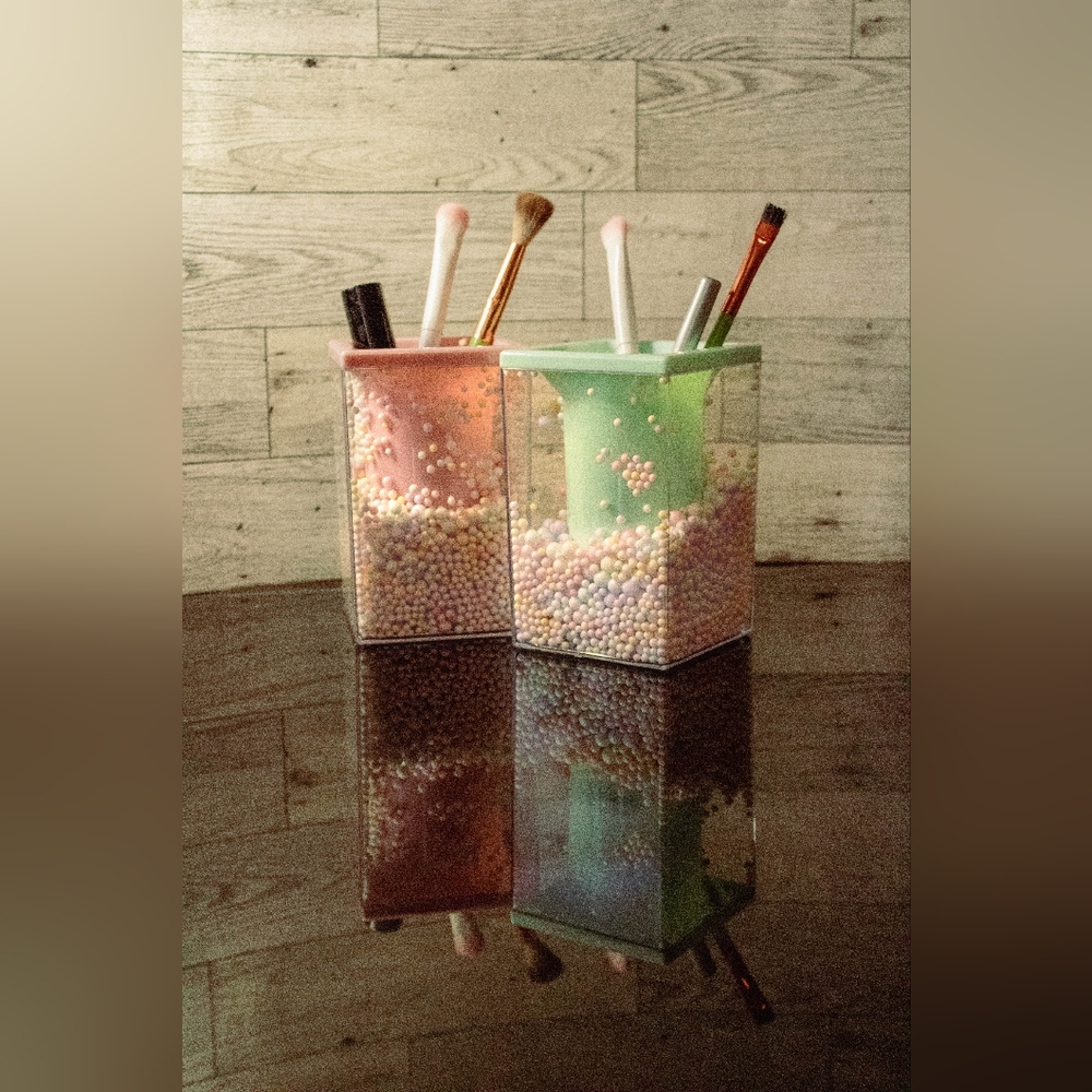 Cute Makeup Brush holder with brush